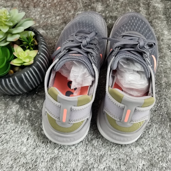 Nike Free Run Flyknit Sneakers - Picture 4 of 6